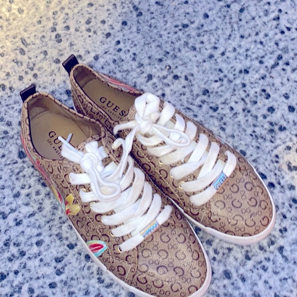 This Is a very beautiful shoe from guess with designs on the side and is brown. - Picture 3 of 4